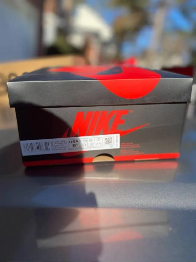 Air Jordan 1 metallic gold