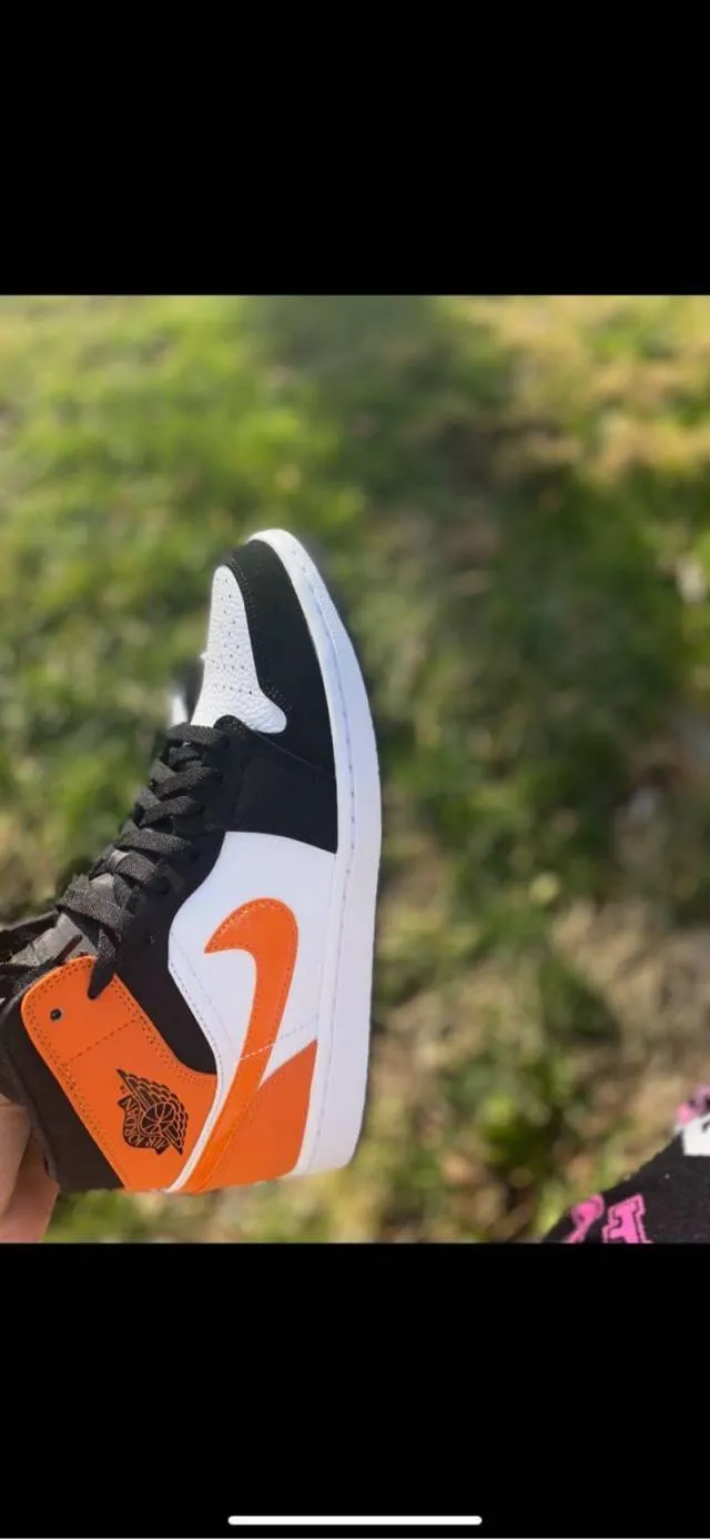 Air Jordan 1 Mid Black Starfish