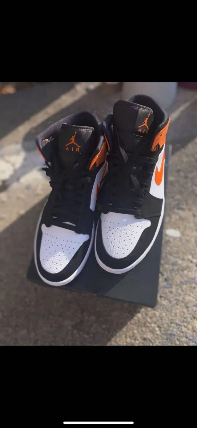 Air Jordan 1 Mid Black Starfish